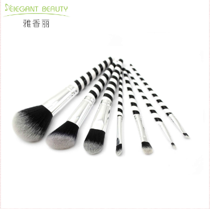 新買的化妝刷需要清洗么，該如何清洗呢？