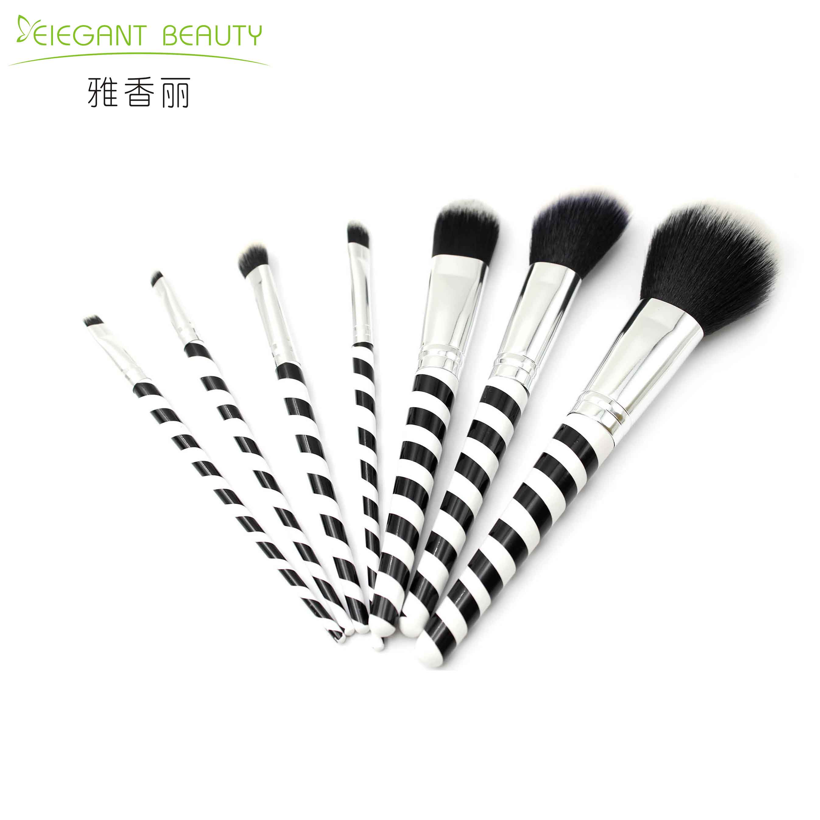 清理化妝刷上彩妝殘留的正確方法，你知道嗎？