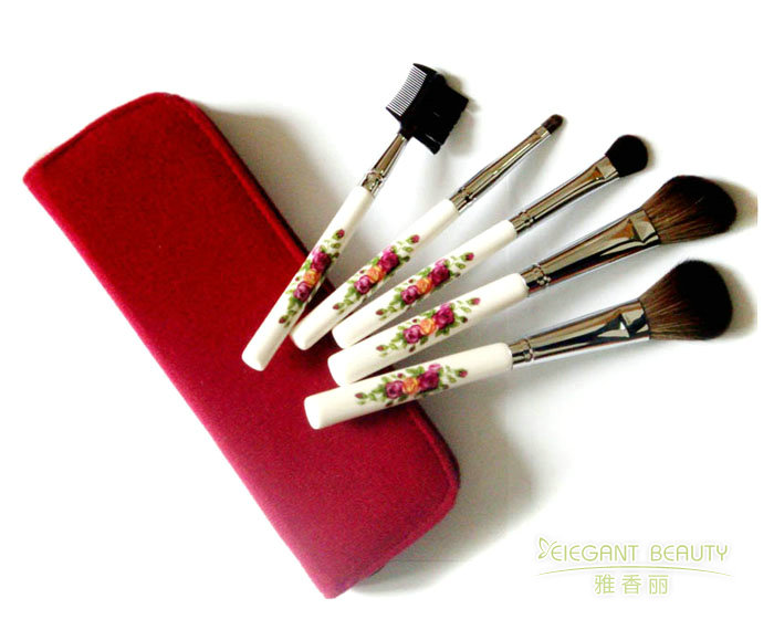 化妝刷選購指南：材質(zhì)、形狀與品牌的科學(xué)選擇