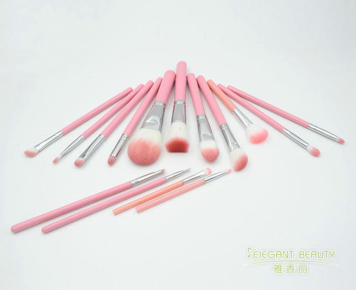 從平價到高端，化妝刷套裝性價比大比拼！